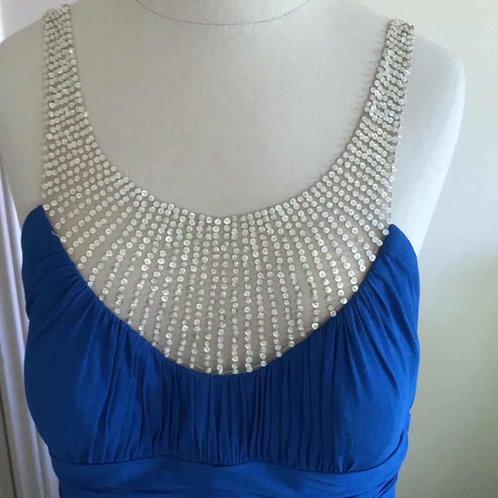 Gown - Picture 4 of 4